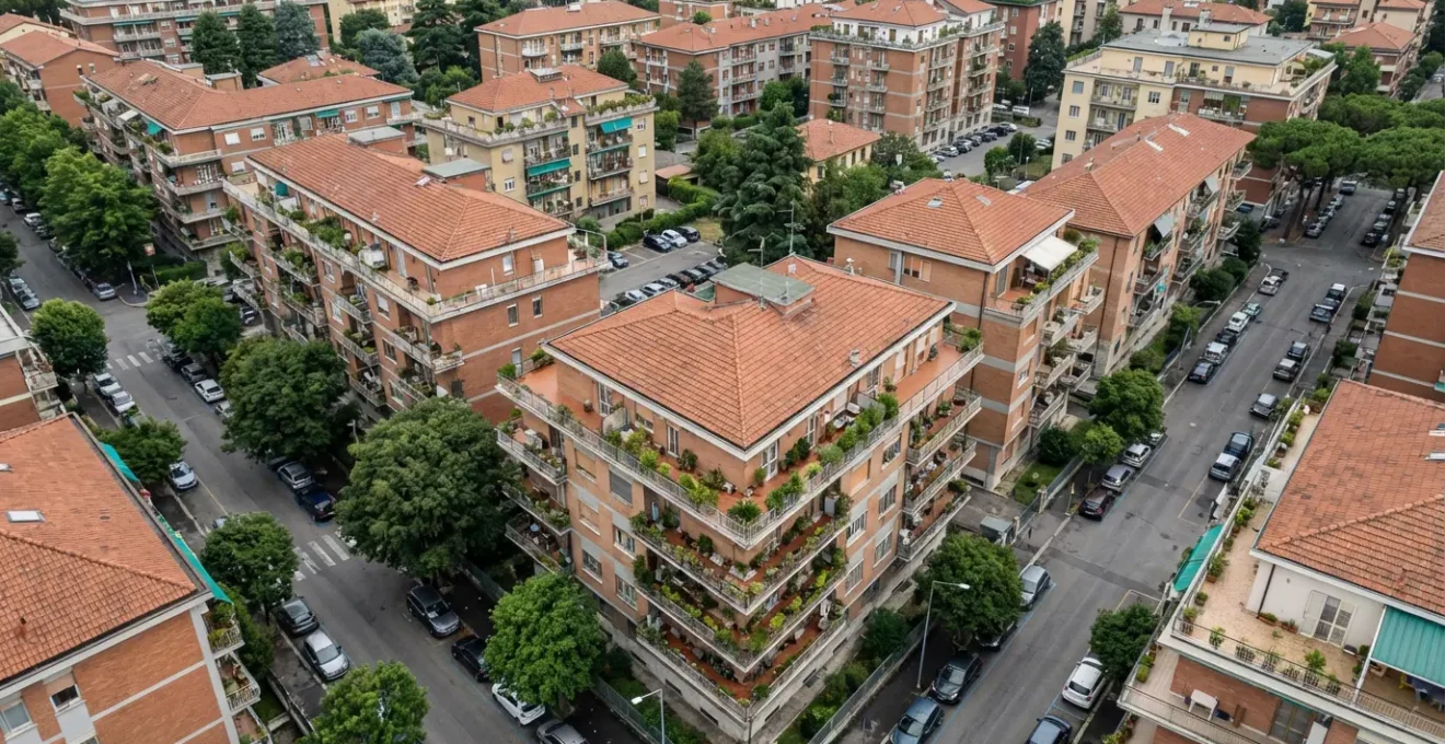 Vista aerea quartiere residenziale italiano con palazzi tipici anni 60-80